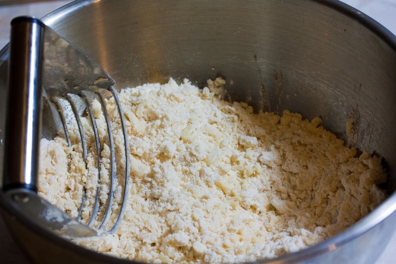 Cut the vegan butter into the flour