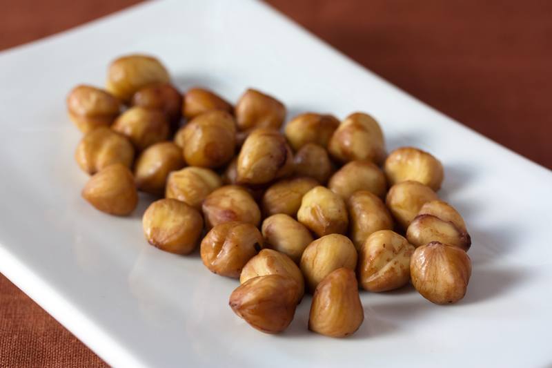 How to Skin Hazelnuts