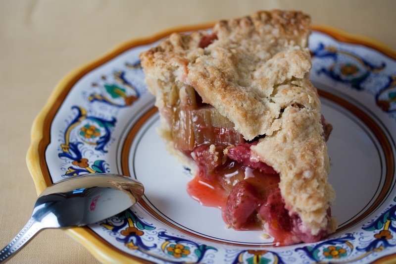 Vegan Strawberry Rhubarb Pie