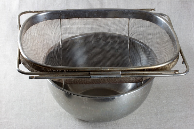 Colander with bowl